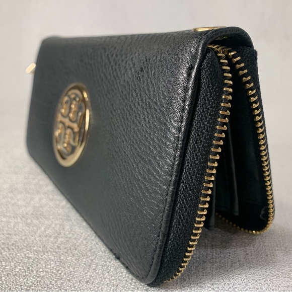 Authentic Tory Burch black pebble leather wallet with gold hardware - Picture 3 of 10